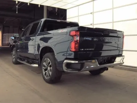 Photos of 2022 Chevrolet Silverado 1500 LT for sale in Gurnee, IL at CarWise Gurnee