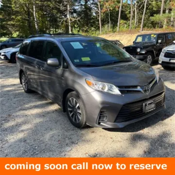 Gray 2018 Toyota Sienna LE for sale in Gurnee, IL