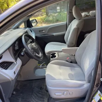 Another view of 2018 Toyota Sienna LE for sale in Gurnee, IL at CarWise Gurnee
