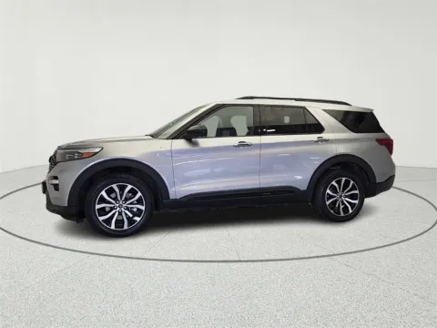 More photos of 2023 Ford Explorer ST-Line at CarWise Gurnee, IL