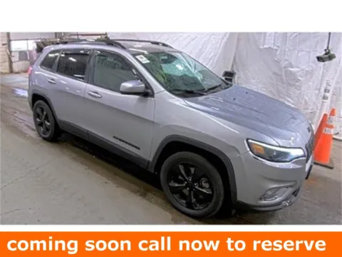 Silver 2019 Jeep Cherokee Altitude for sale in Gurnee, IL