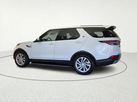 More photos of 2017 Land Rover Discovery HSE at CarWise Gurnee, IL