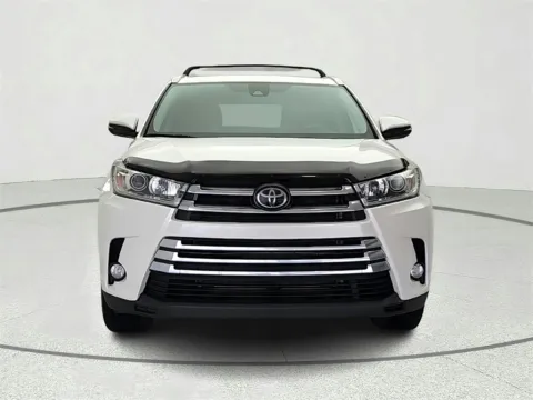 Photos of 2019 Toyota Highlander SE for sale in Gurnee, IL at CarWise Gurnee