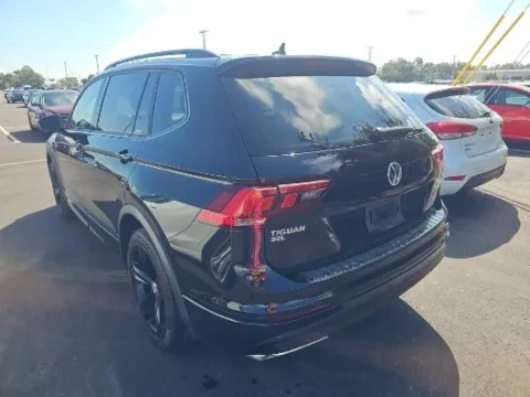 Photos of 2019 Volkswagen Tiguan 2.0T SEL R-Line for sale in Gurnee, IL at CarWise Gurnee