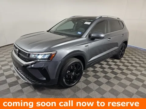 Gray 2023 Volkswagen Taos 1.5T SE for sale in Gurnee, IL