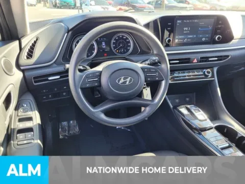 More photos of 2020 Hyundai Sonata SE at ALM Kia Perry, GA