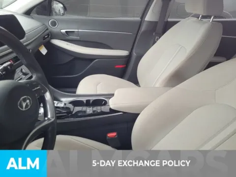 More photos of 2023 Hyundai Sonata SEL at ALM Kia Perry, GA