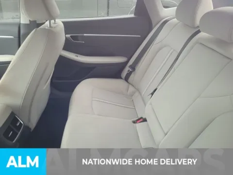 More photos of 2023 Hyundai Sonata SEL at ALM Kia Perry, GA