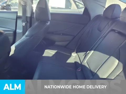 More photos of 2024 Hyundai Elantra Limited at ALM Kia Perry, GA