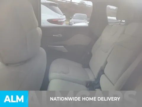 More photos of 2017 Jeep Cherokee Latitude at ALM Kia Perry, GA