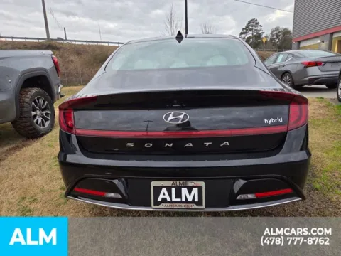 More photos of 2023 Hyundai Sonata Hybrid SEL at ALM Kia Perry, GA