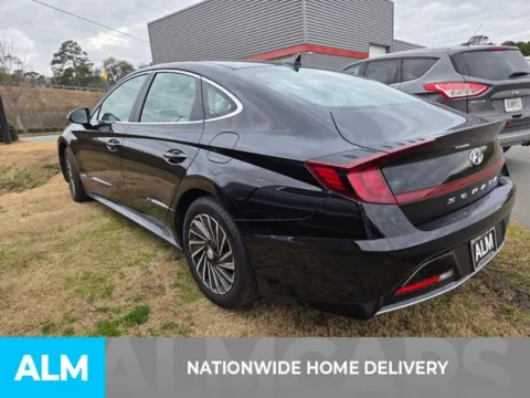 More photos of 2023 Hyundai Sonata Hybrid SEL at ALM Kia Perry, GA