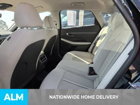 More photos of 2023 Hyundai Sonata Hybrid SEL at ALM Kia Perry, GA