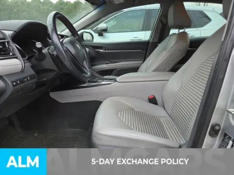 More photos of 2020 Toyota Camry SE at ALM Kia Perry, GA