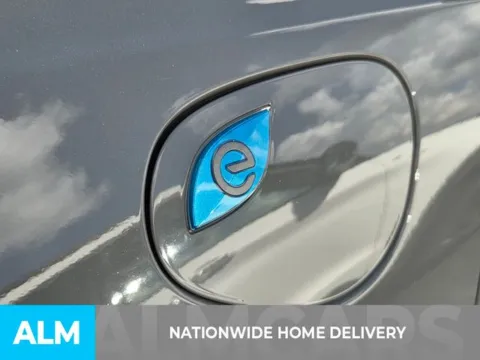 More photos of 2023 Chrysler Pacifica Hybrid Pinnacle at ALM Kia Perry, GA