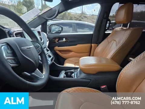 More photos of 2023 Chrysler Pacifica Hybrid Pinnacle at ALM Kia Perry, GA