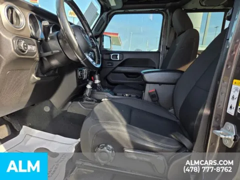 More photos of 2020 Jeep Gladiator Overland at ALM Kia Perry, GA