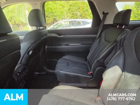 More photos of 2025 Hyundai Palisade SEL at ALM Kia Perry, GA