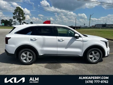 More photos of 2026 Kia Sorento LX at ALM Kia Perry, GA