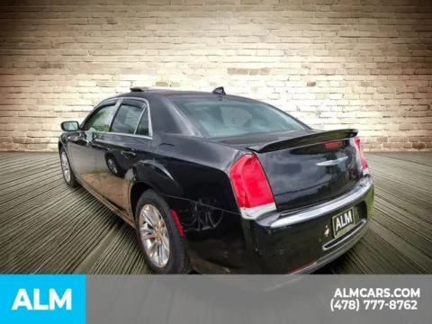 More photos of 2021 Chrysler 300 Touring at ALM Kia Perry, GA