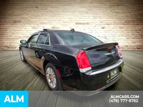 More photos of 2021 Chrysler 300 Touring at ALM Kia Perry, GA