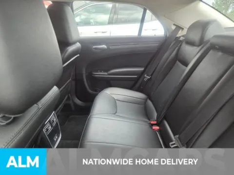 More photos of 2021 Chrysler 300 Touring at ALM Kia Perry, GA