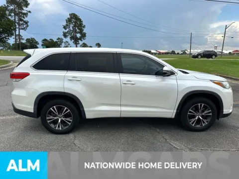 More photos of 2018 Toyota Highlander LE at ALM Kia Perry, GA