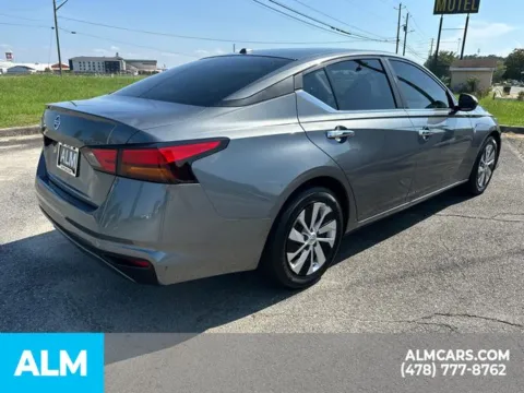 More photos of 2019 Nissan Altima 2.5 S at ALM Kia Perry, GA