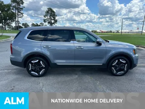 More photos of 2025 Kia Telluride S at ALM Kia Perry, GA