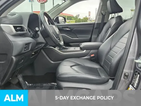 More photos of 2023 Toyota Highlander XLE at ALM Kia Perry, GA
