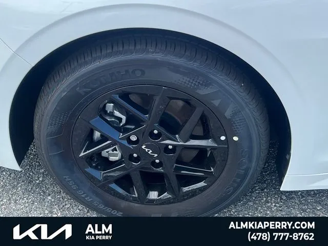 2026 Kia K5 LXS - Photo 11