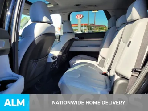 More photos of 2024 Hyundai Palisade SEL at ALM Kia Perry, GA