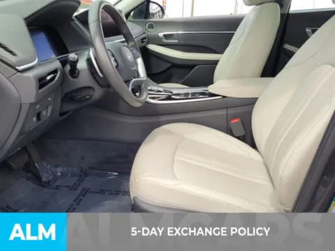More photos of 2023 Hyundai Sonata Limited at ALM Kia Perry, GA