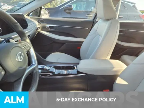More photos of 2023 Hyundai Sonata Limited at ALM Kia Perry, GA
