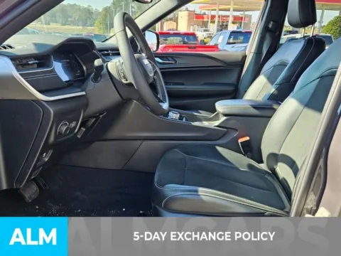 More photos of 2024 Jeep Grand Cherokee Altitude at ALM Kia Perry, GA