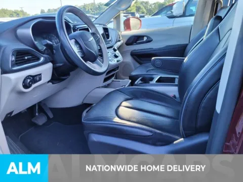 More photos of 2020 Chrysler Pacifica Limited at ALM Kia Perry, GA