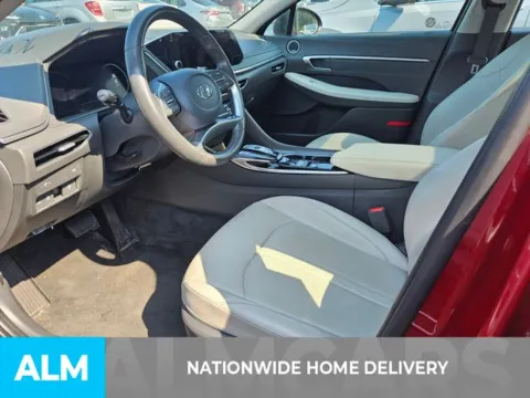 More photos of 2023 Hyundai Sonata Limited at ALM Kia Perry, GA