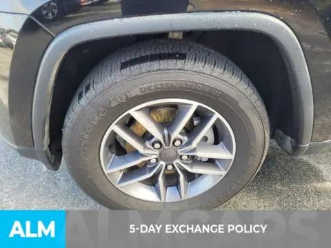 More photos of 2020 Jeep Grand Cherokee Laredo E at ALM Kia Perry, GA