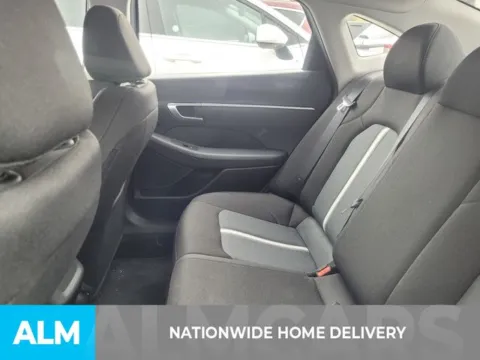 More photos of 2020 Hyundai Sonata SE at ALM Kia Perry, GA