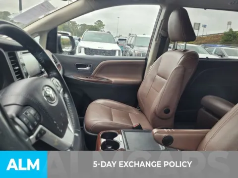 More photos of 2018 Toyota Sienna XLE at ALM Kia Perry, GA