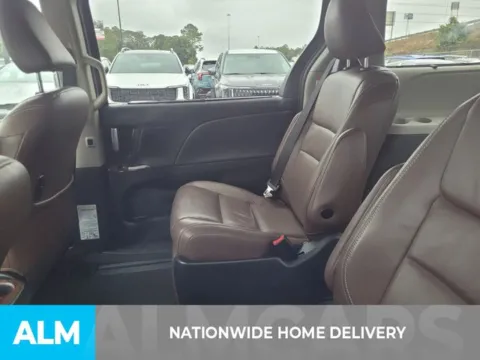 More photos of 2018 Toyota Sienna XLE at ALM Kia Perry, GA