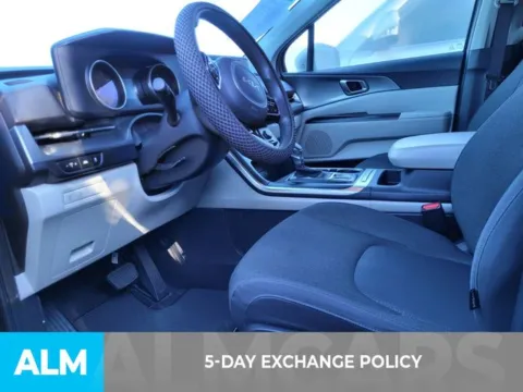 More photos of 2023 Kia Carnival LX at ALM Kia Perry, GA