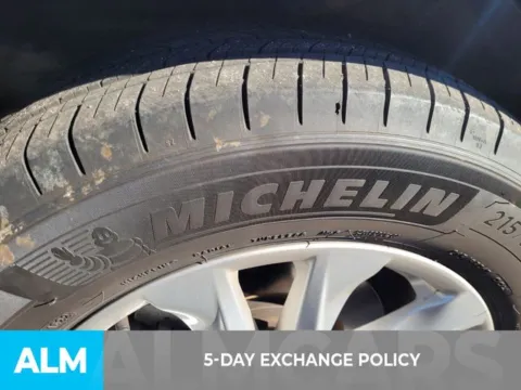 More photos of 2022 Toyota Corolla Cross LE at ALM Kia Perry, GA