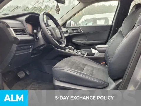 More photos of 2024 Mitsubishi Outlander SE at ALM Kia Perry, GA