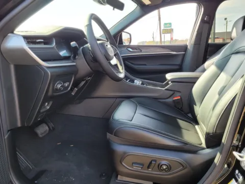Another view of 2025 Jeep Grand Cherokee Limited for sale in Perry, GA at ALM CDJR Perry