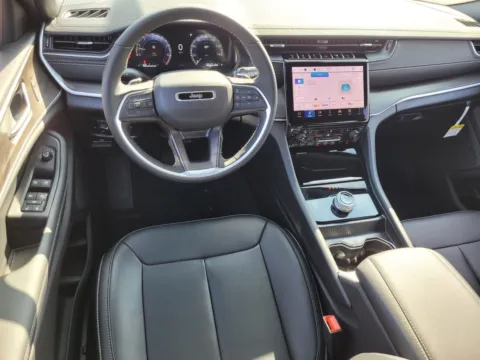 More photos of 2025 Jeep Grand Cherokee Limited at ALM CDJR Perry, GA