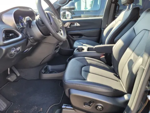 Another view of 2026 Chrysler Pacifica Select for sale in Perry, GA at ALM CDJR Perry