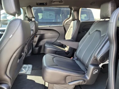 More photos of 2026 Chrysler Pacifica Select at ALM CDJR Perry, GA