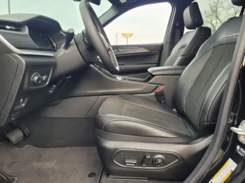 Another view of 2025 Jeep Grand Cherokee Altitude X for sale in Perry, GA at ALM CDJR Perry