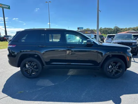 More photos of 2025 Jeep Grand Cherokee Altitude X at ALM CDJR Perry, GA